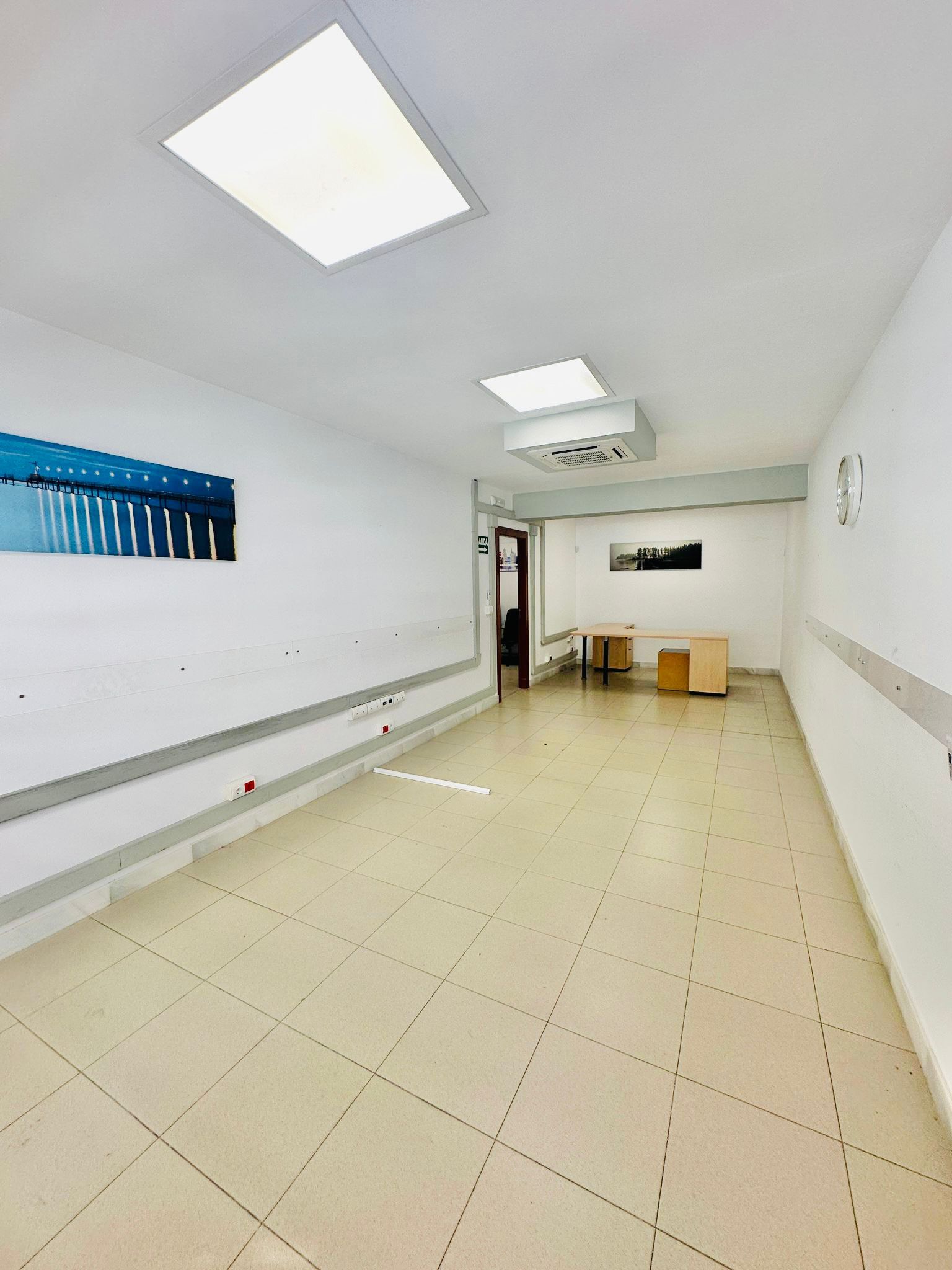 Office to rent in  Granada Capital  with Air Conditioner and Heating