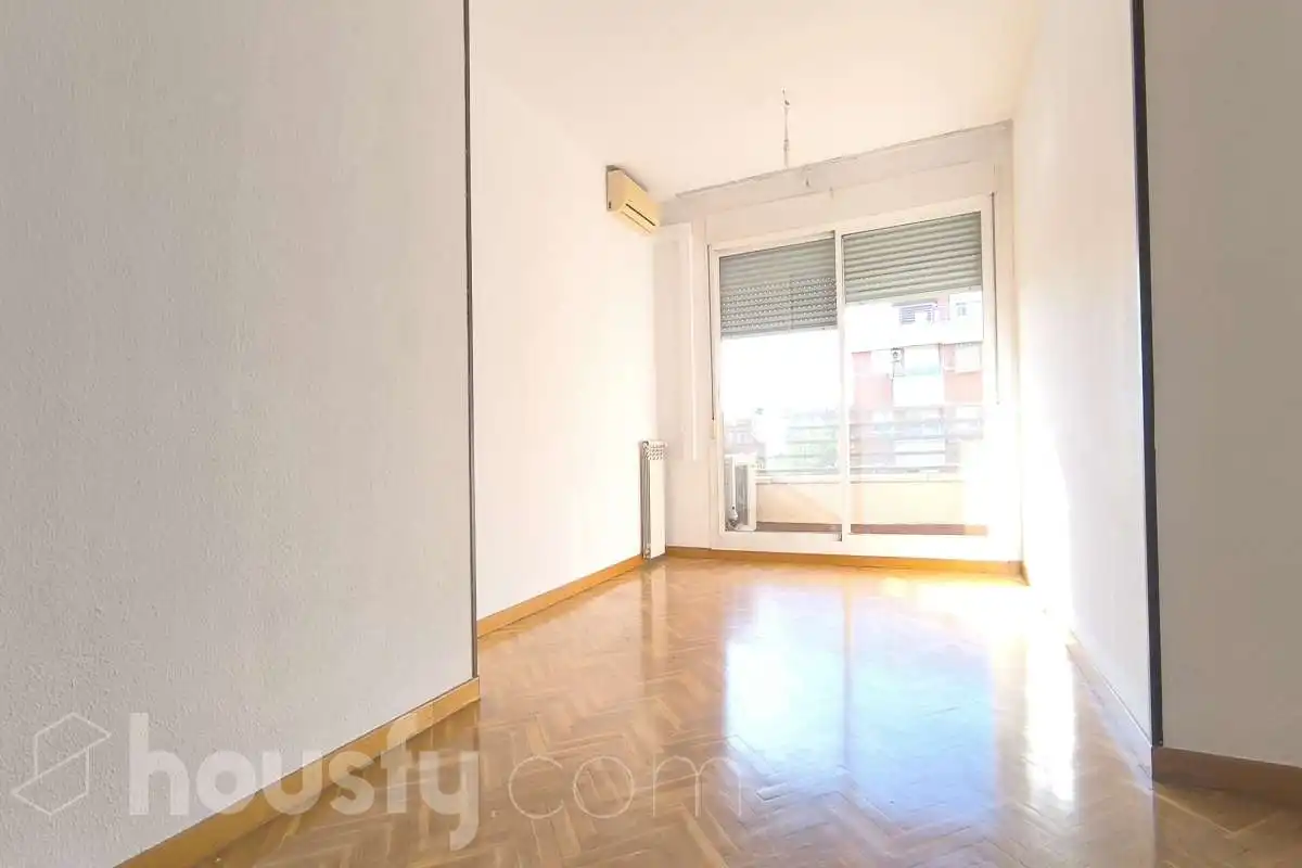 Habitación de Piso de alquiler en  Madrid Capital con Aire acondicionado, Calefacción y Parquet