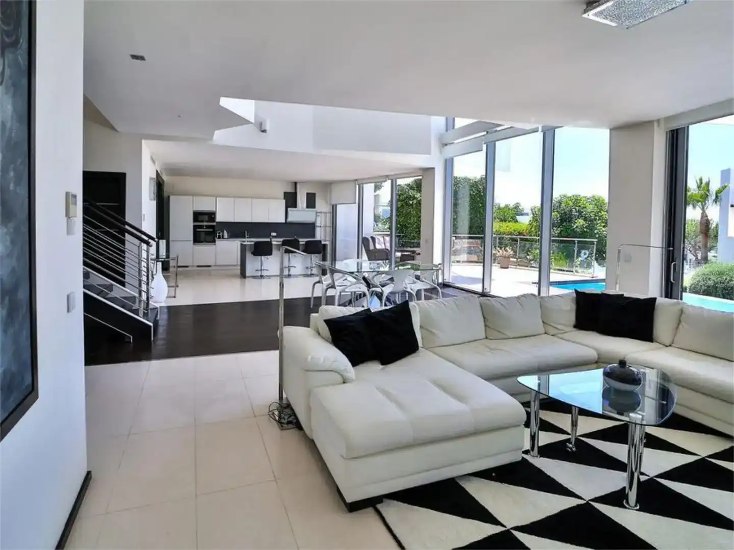 Sala d'estar de Casa o xalet de lloguer en Marbella amb Aire condicionat, Piscina i Balcó