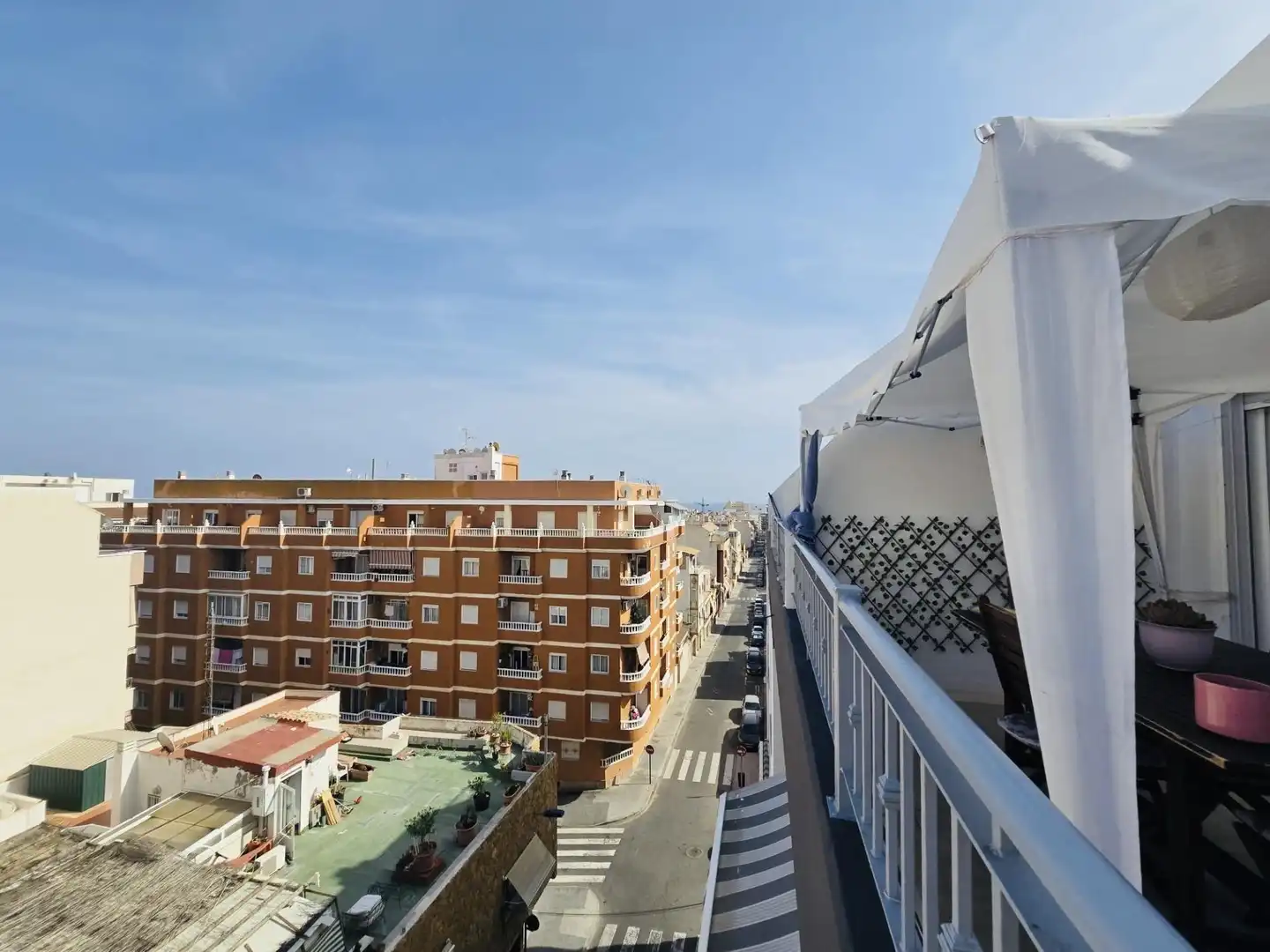 Außenansicht von Wohnung zum Verkauf in Torrevieja mit Klimaanlage, Heizung und Privatgarten