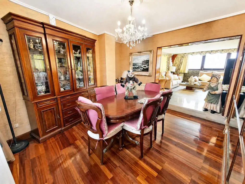 Comedor de Piso en venta en Santurtzi  con Calefacción y Terraza
