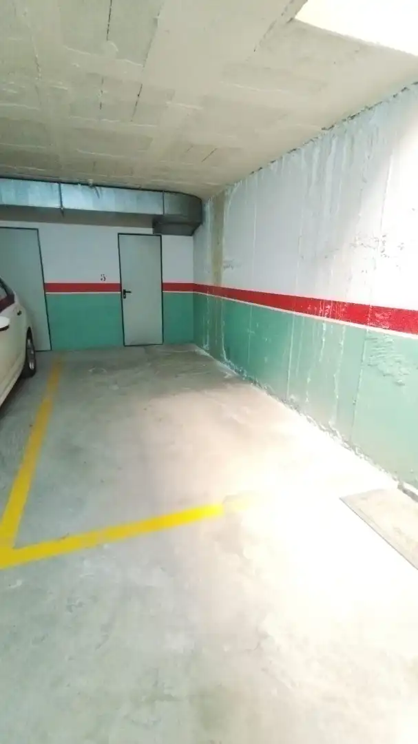 Einzelparkplatz mit Aufzug zur Miete in Avinguda de la Vila 38
