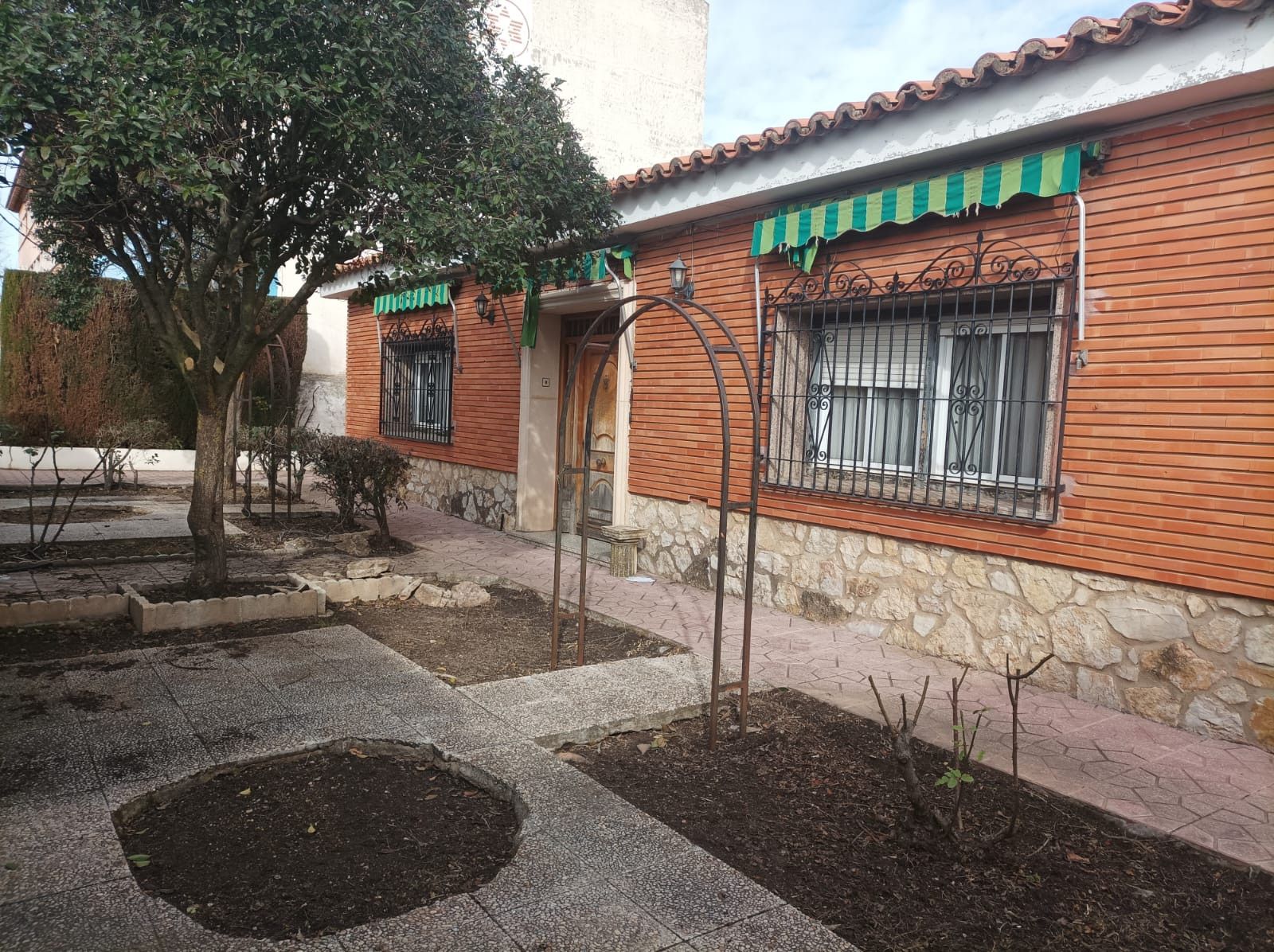 Exterior view of House or chalet for sale in Quintanar de la Orden  with Private garden, Parquet flooring and Furnished