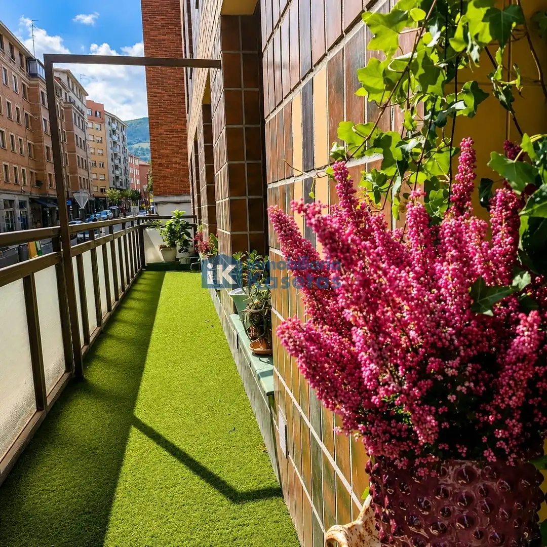 Terraza de Piso en venta en Basauri  con Calefacción y Terraza