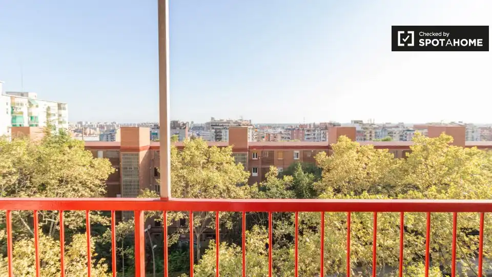 Terraza de Piso para compartir en L'Hospitalet de Llobregat con Aire acondicionado, Calefacción y Amueblado