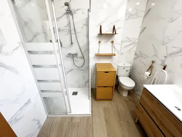 Baño de Piso de alquiler en Madrid con Aire acondicionado, Calefacción y Parquet