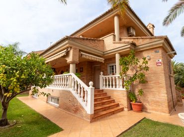 Casa amb jardí en venda a Puerto de Sagunto - CL MONTCABRER