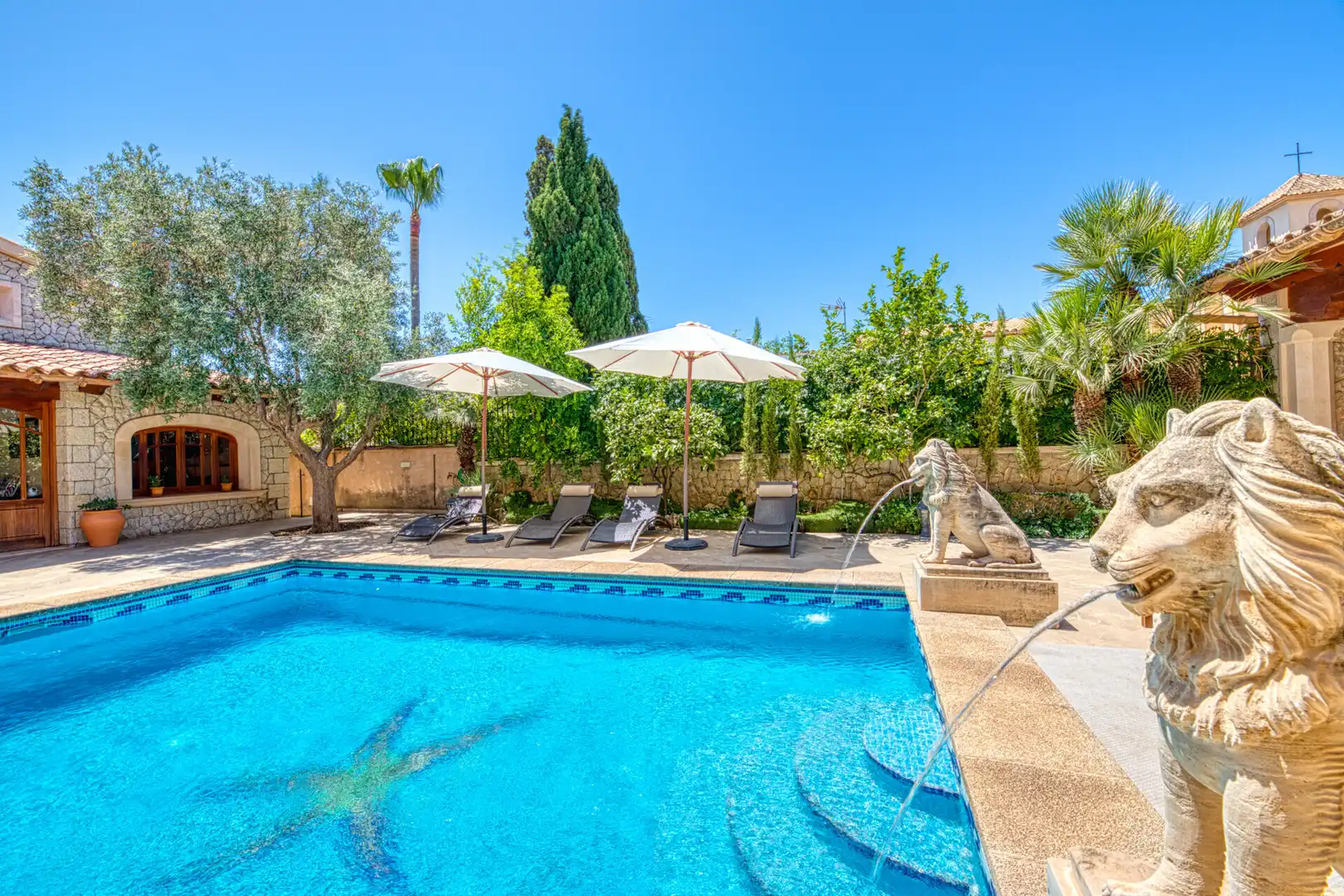 Swimming pool of Houses for sale in Calvià  with Private garden