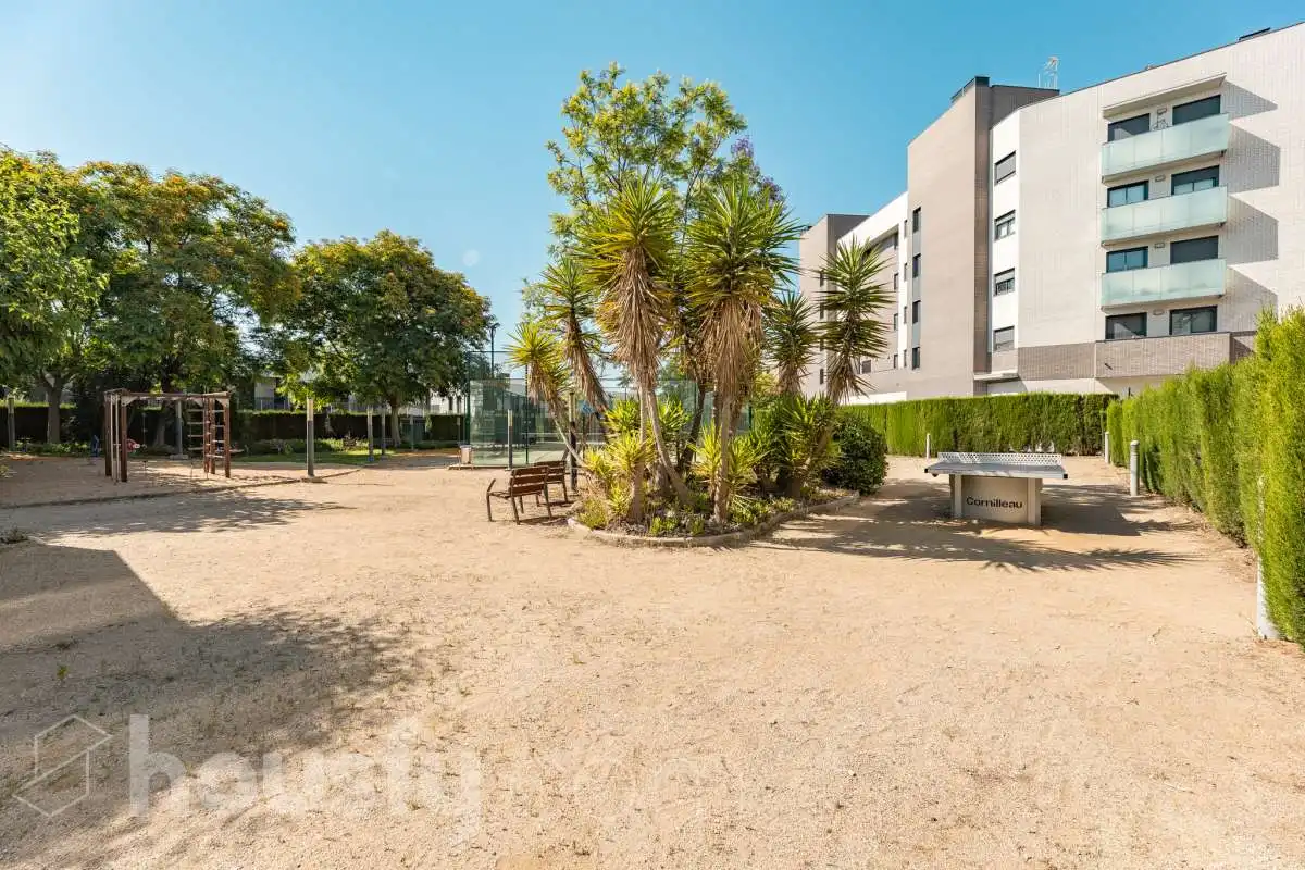 Vista exterior de Pis en venda en Vilafranca del Penedès amb Aire condicionat, Calefacció i Jardí privat