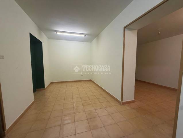 Local comercial en Venta en C. de Gomeznarro en Canillas