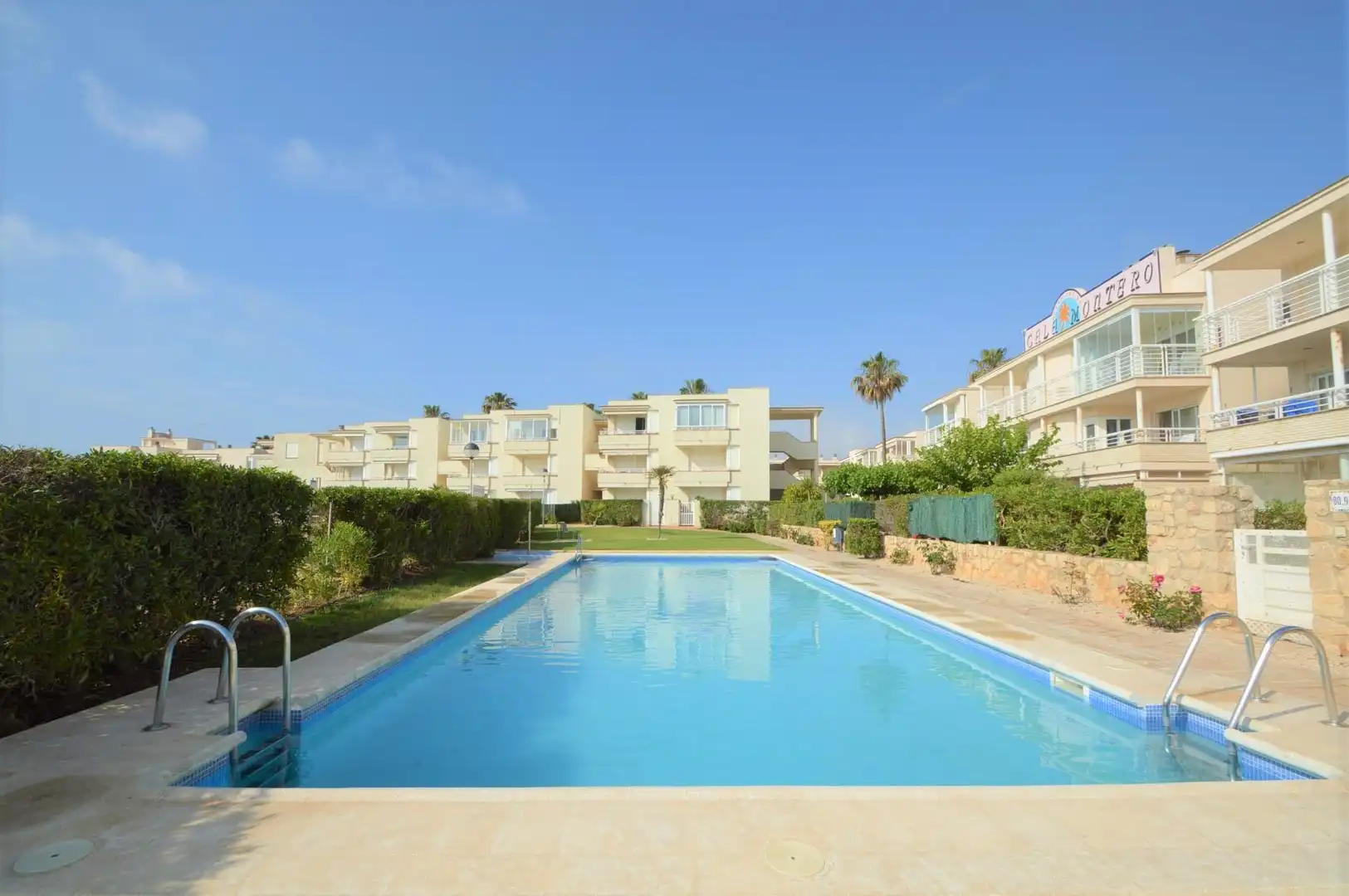 Schwimmbecken von Wohnungen zum Verkauf in Vinaròs mit Privatgarten, Terrasse und Möbliert