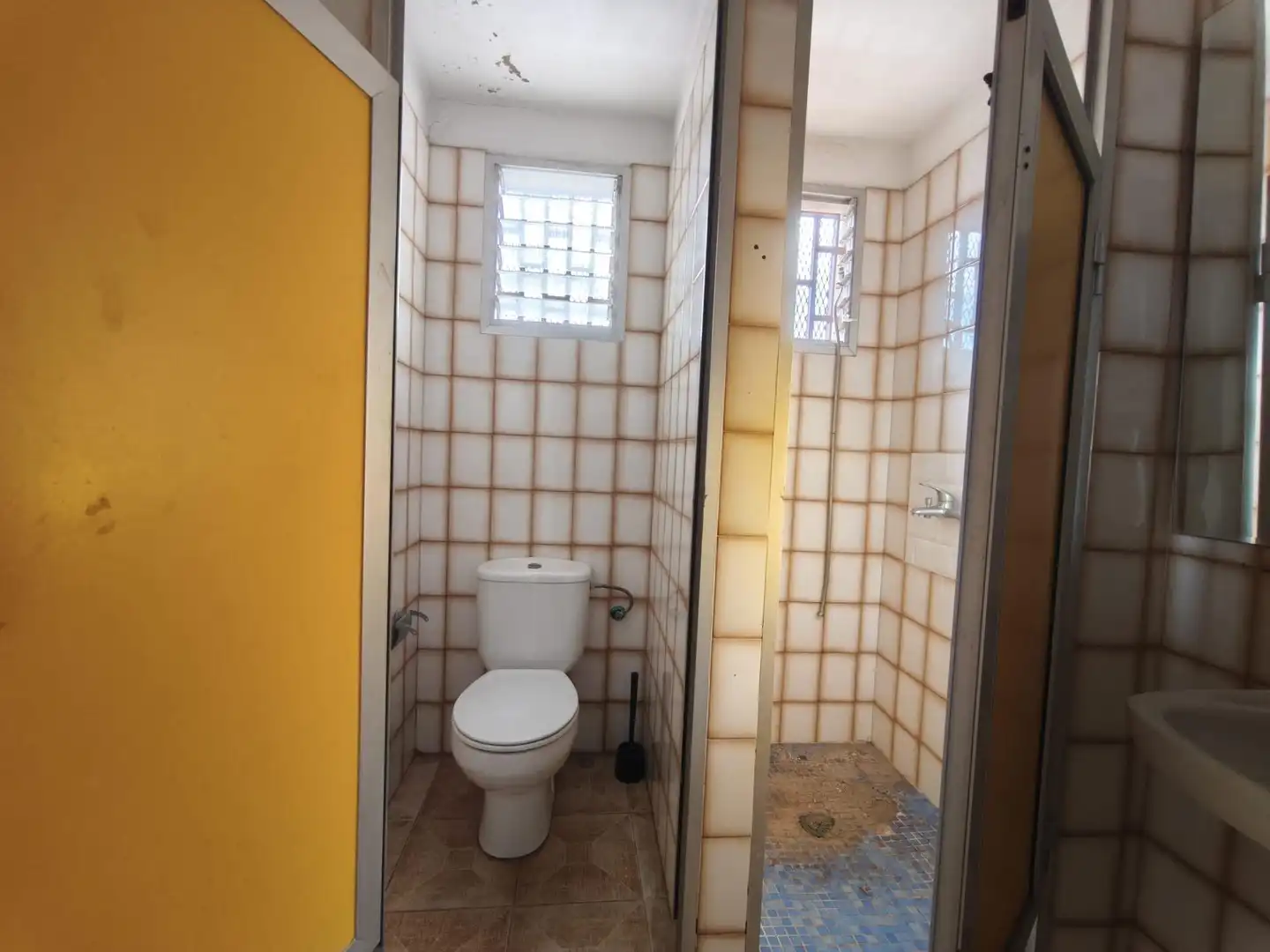 Badezimmer von Fabrikhallen zur Miete in Santa Cruz de Tenerife
