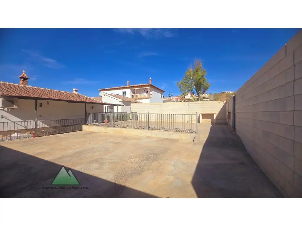 Vista exterior de Casa o xalet en venda en Alcaucín amb Jardí privat i Terrassa