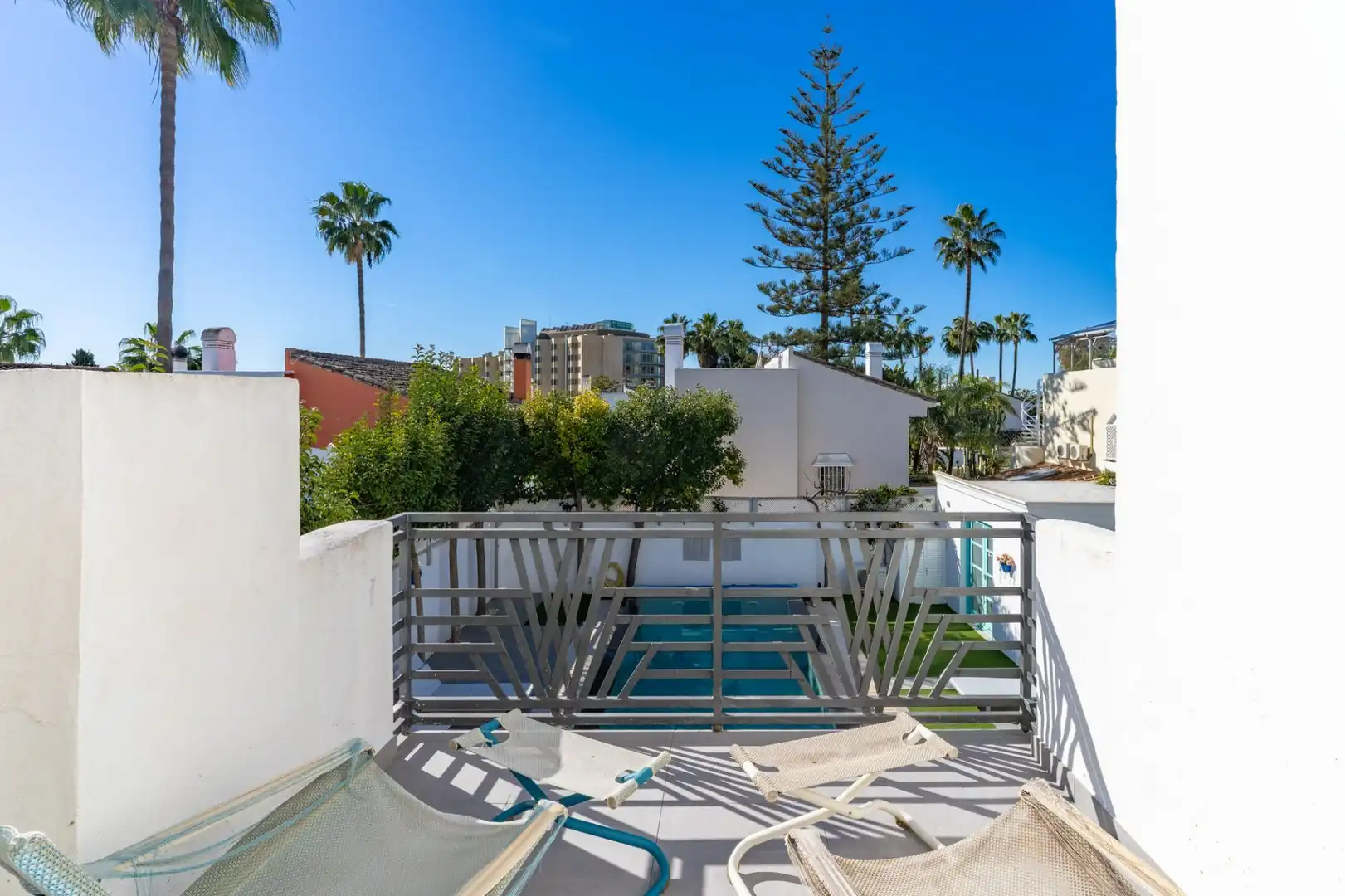Terrassa de Casa o xalet en venda en Estepona amb Aire condicionat, Calefacció i Jardí privat