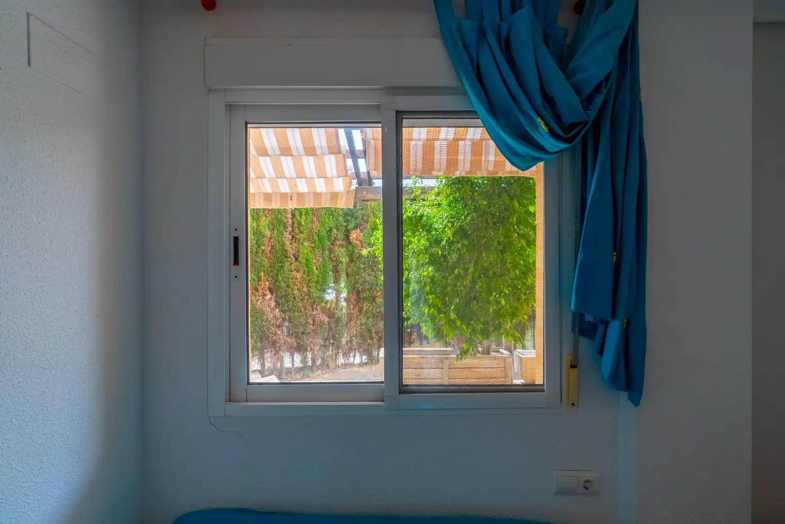 Habitación de Planta baja en venta en El Campello con Aire acondicionado, Calefacción y Jardín privado