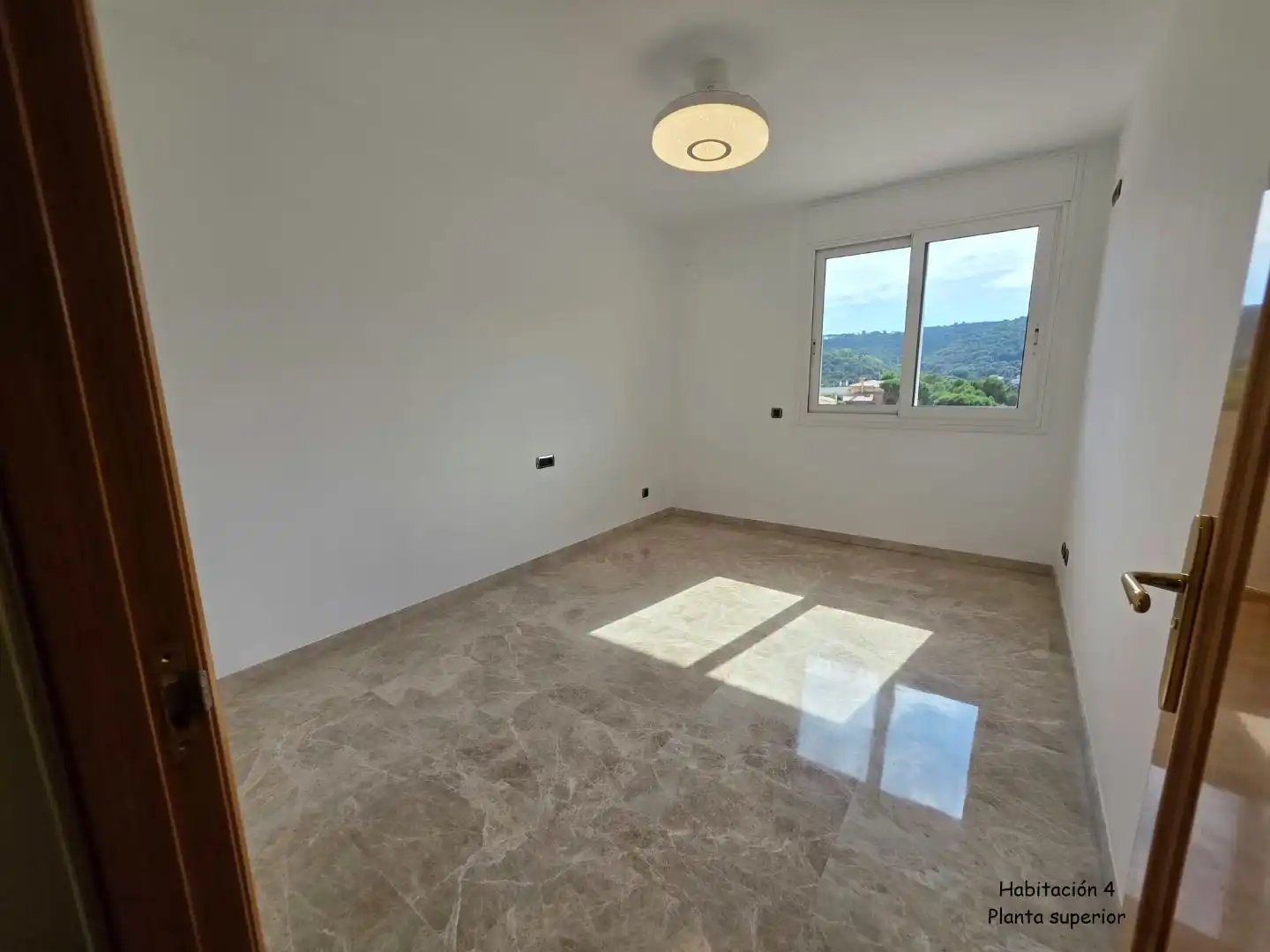Schlafzimmer von Haus oder Chalet zur Miete in Sant Fost de Campsentelles mit Terrasse, Schwimmbad und Balkon