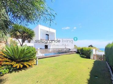 Villa con piscina in vendita a Torreguadiaro - San Diego