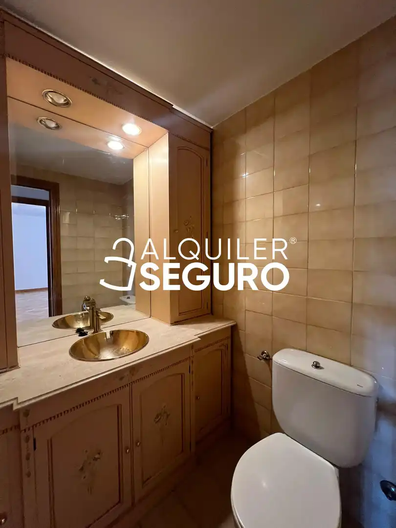 Baño de Piso de alquiler en Fuencarral - El Pardo