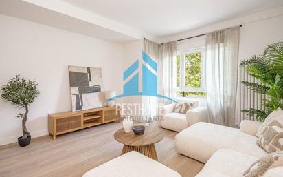 Living room of Apartment for sale in  Valencia Capital  with Air Conditioner, Heating and Balcony