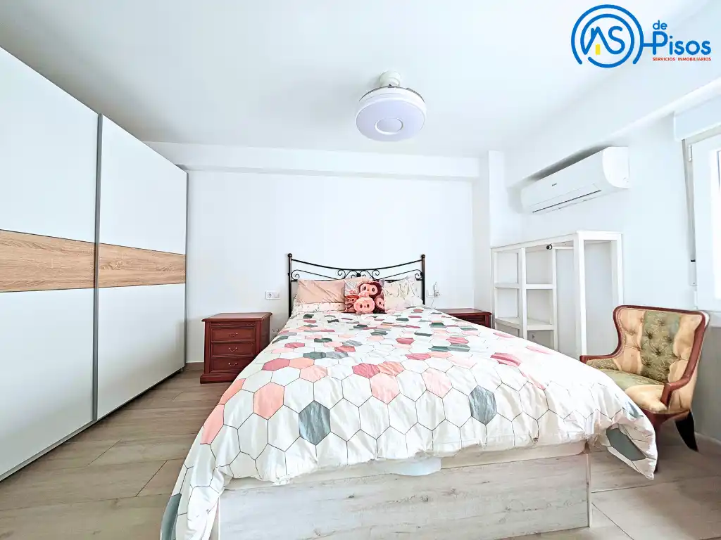 Bedroom of Flat for rent in Zaragoza  with Air Conditioner, Heating and Parquet flooring