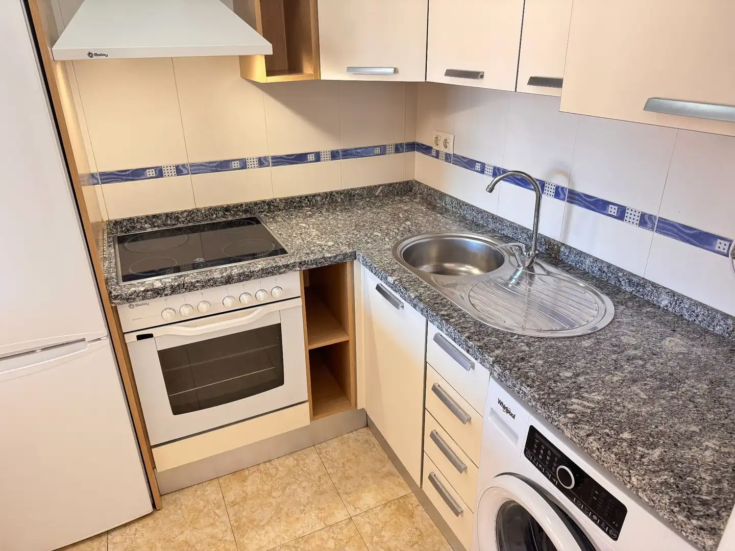 Cocina de Apartamento en venta en Roquetas de Mar con Aire acondicionado, Terraza y Amueblado
