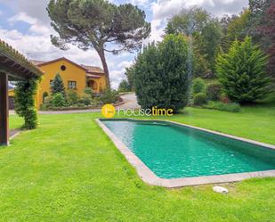 Swimming pool of Country house to rent in Sant Quirze Safaja