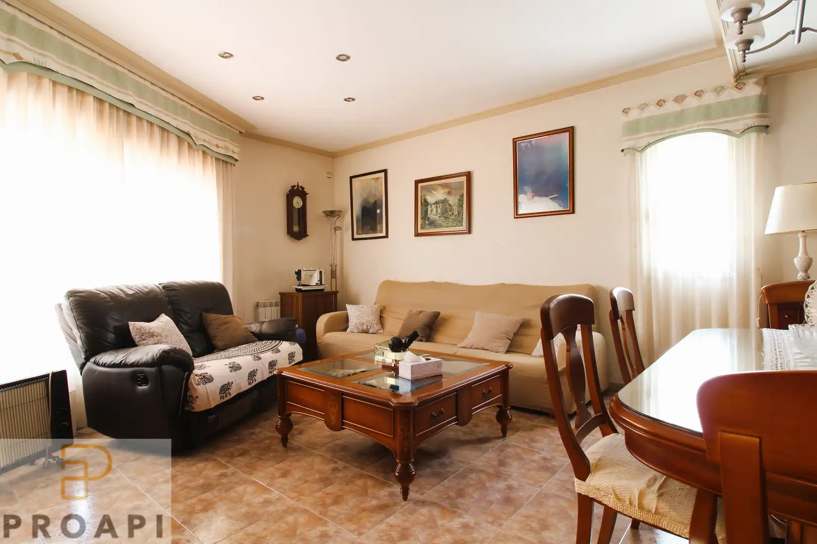 Sala de estar de Casa o chalet en venta en Girona con Aire acondicionado, Calefacción y Jardín privado