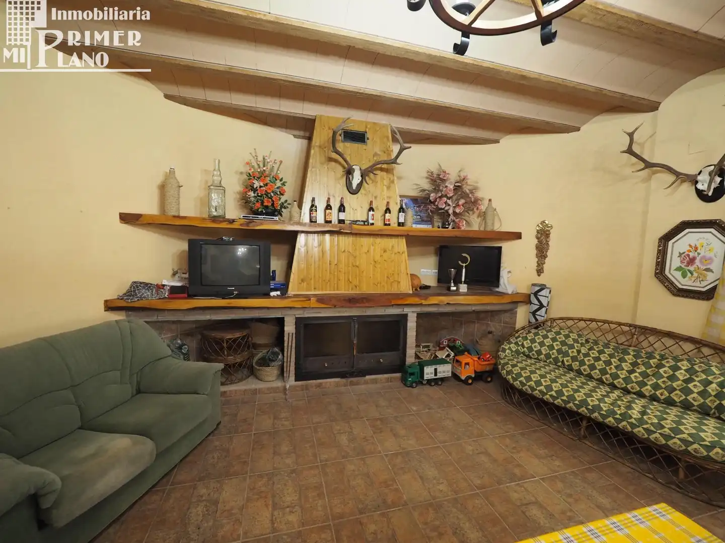 Sala d'estar de Finca rústica en venda en Alhambra amb Aire condicionat