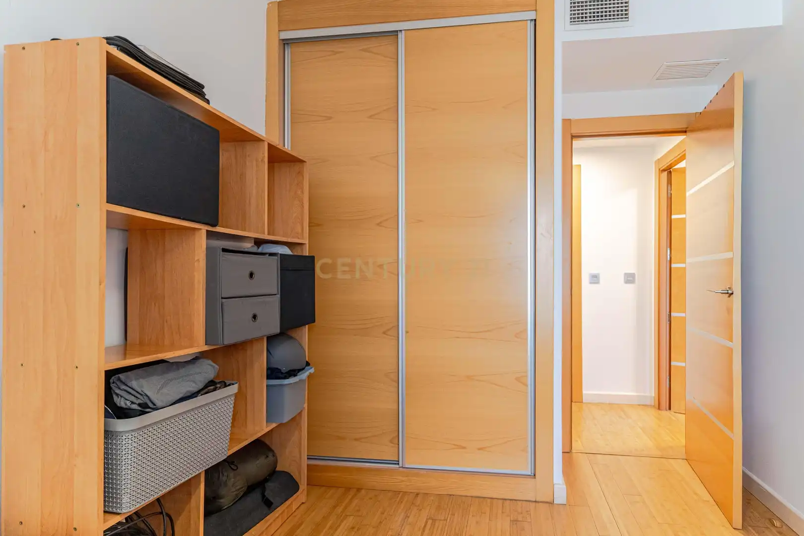 Habitación de Piso en venta en Granada con Jardín privado, Trastero y Piscina comunitaria