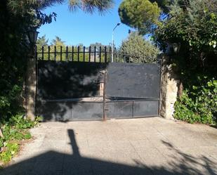 Vista exterior de Casa o xalet en venda en Valdenuño Fernández amb Calefacció i Jardí privat