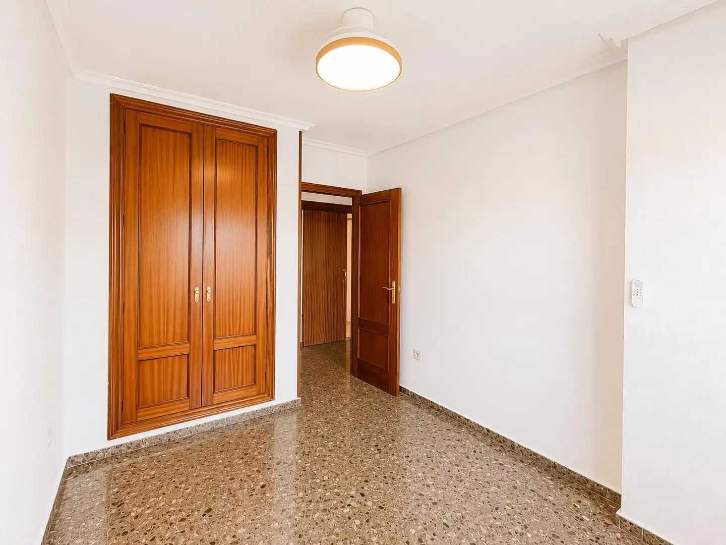 Flat for rent in Paterna  with Balcony