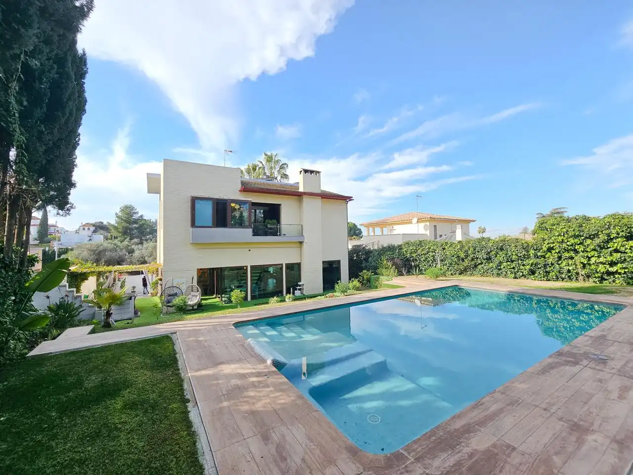 Piscina de Casa o xalet en venda en Montequinto amb Aire condicionat, Jardí privat i Terrassa