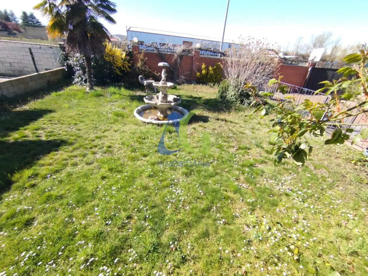 Garden of Houses for sale in Villaquilambre  with Heating and Private garden