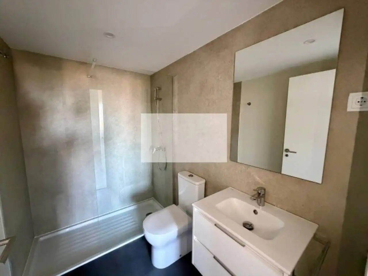 Bathroom of Flat for rent in Terrassa  with Air Conditioner, Heating and Parquet flooring