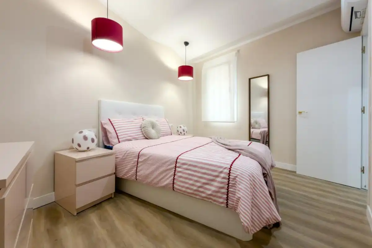 Schlafzimmer von Wohnungen zur Miete in Barcelona mit Klimaanlage, Heizung und Möbliert