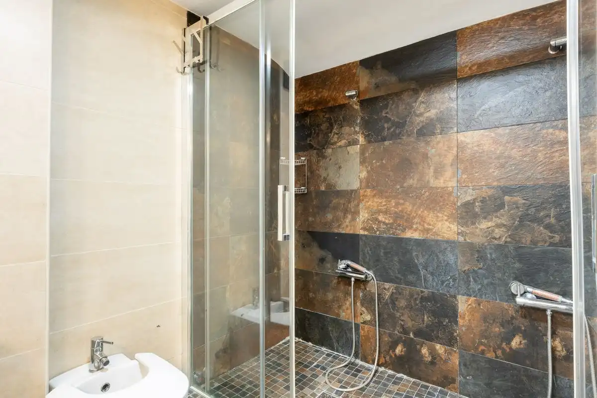 Baño de Casa adosada en venta en Alaquàs con Aire acondicionado, Calefacción y Terraza