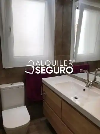 Bathroom of Flat for rent in Vitoria - Gasteiz  with Heating and Furnished