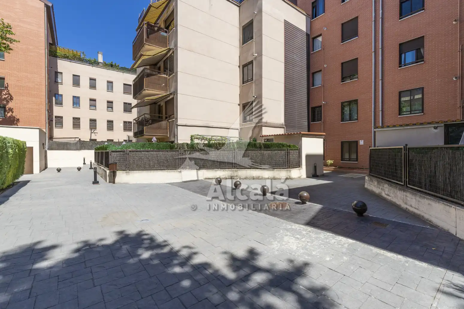 Vista exterior de Ático en venta en Alcalá de Henares con Aire acondicionado, Calefacción y Terraza