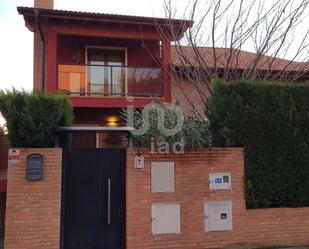 Vista exterior de Casa o xalet en venda en Oyón-Oion amb Terrassa i Piscina