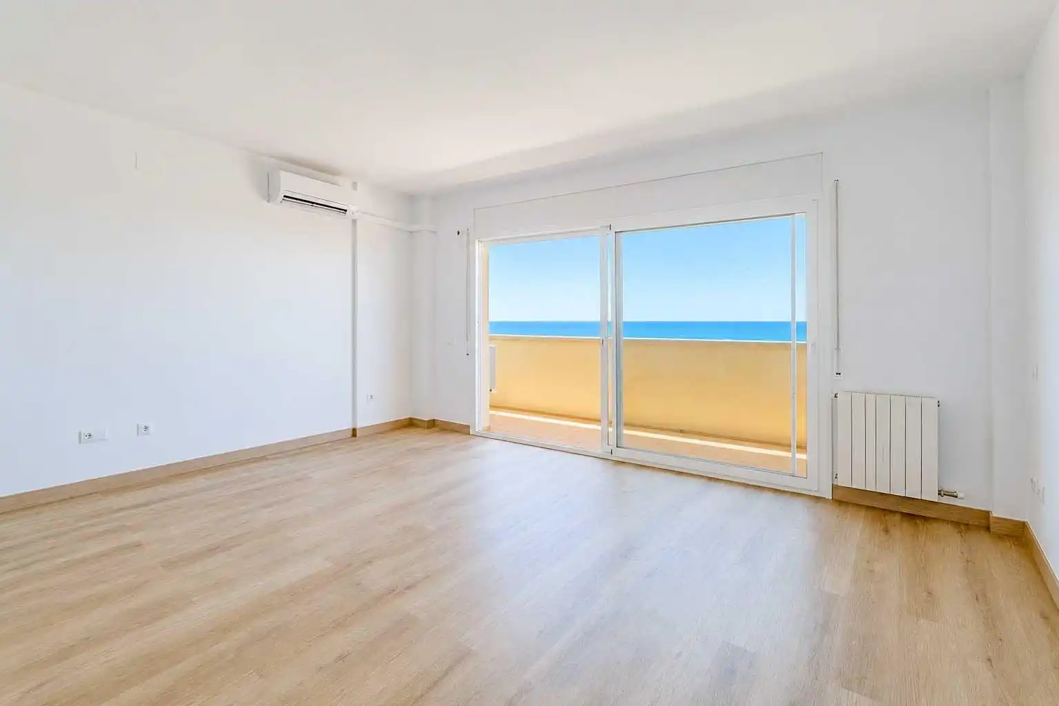 Balcony of Flat for sale in Sitges  with Air Conditioner, Heating and Parquet flooring