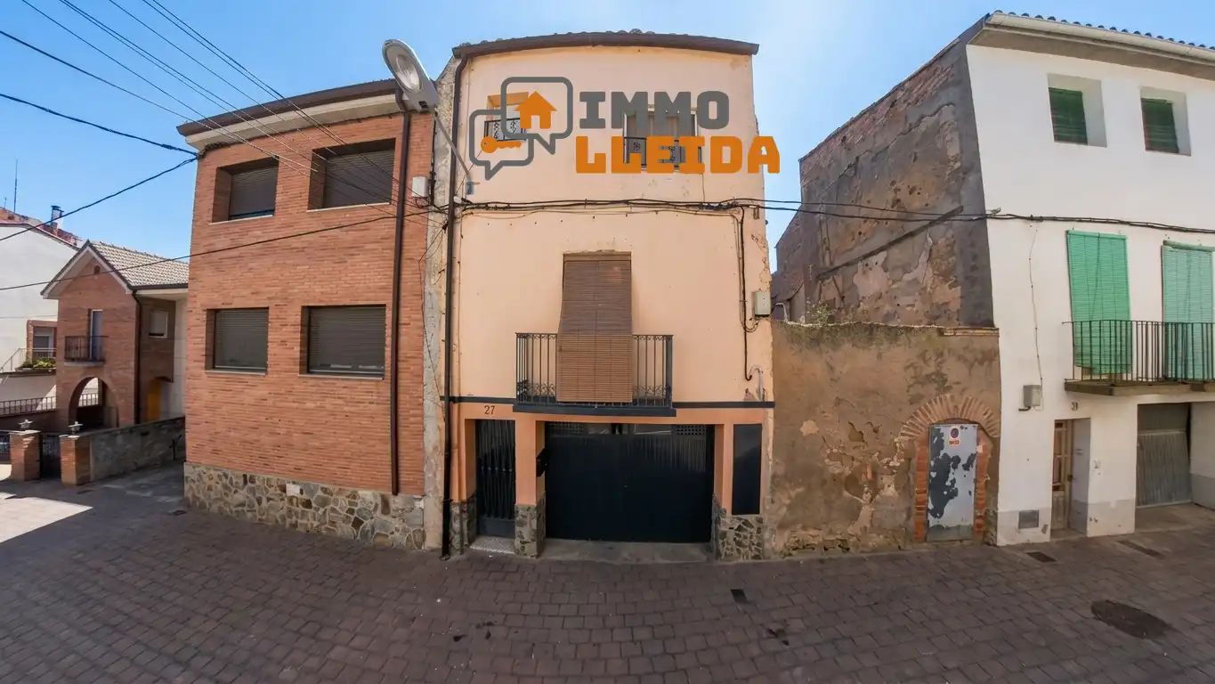 Vista exterior de Casa adosada en venta en Albesa con Calefacción, Jardín privado y Amueblado