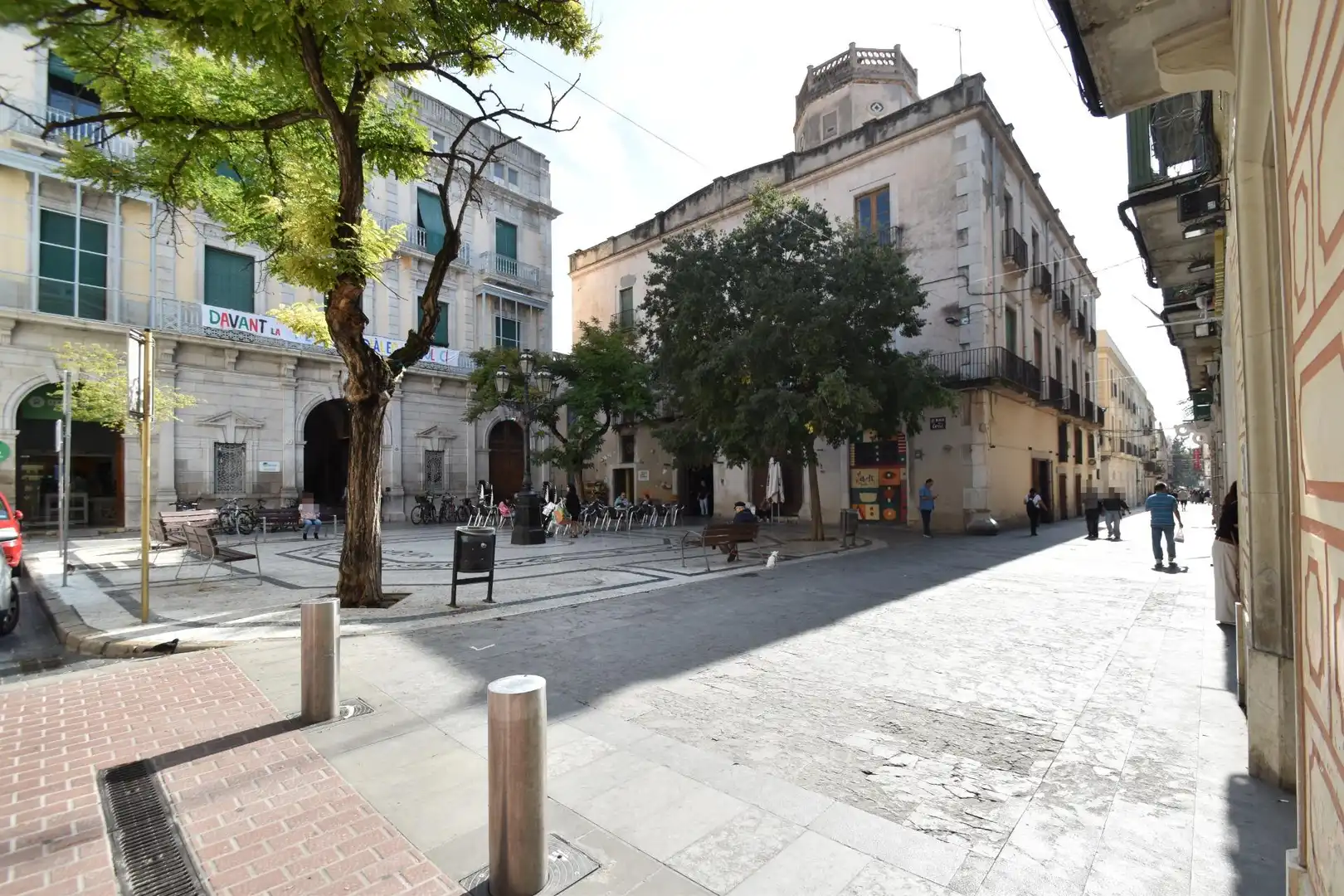 Vista exterior de Local en venda en Vilanova i la Geltrú