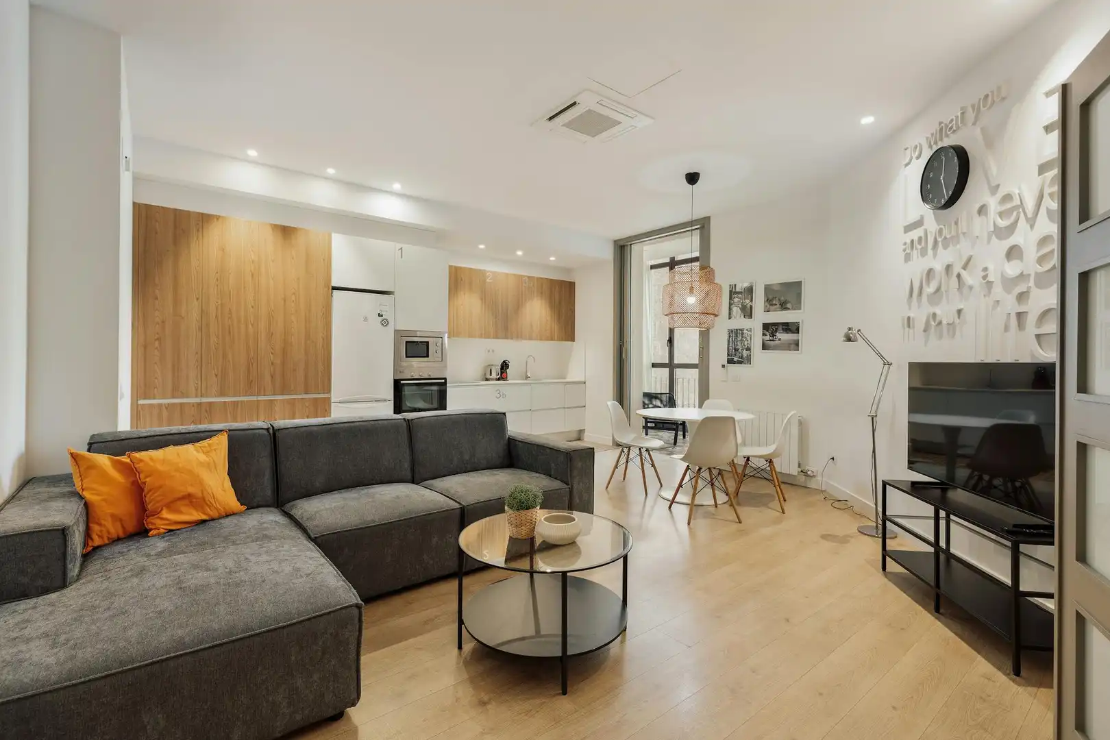 Wohnzimmer von Wohnung zur untervermieten in Barcelona mit Klimaanlage, Heizung und Möbliert