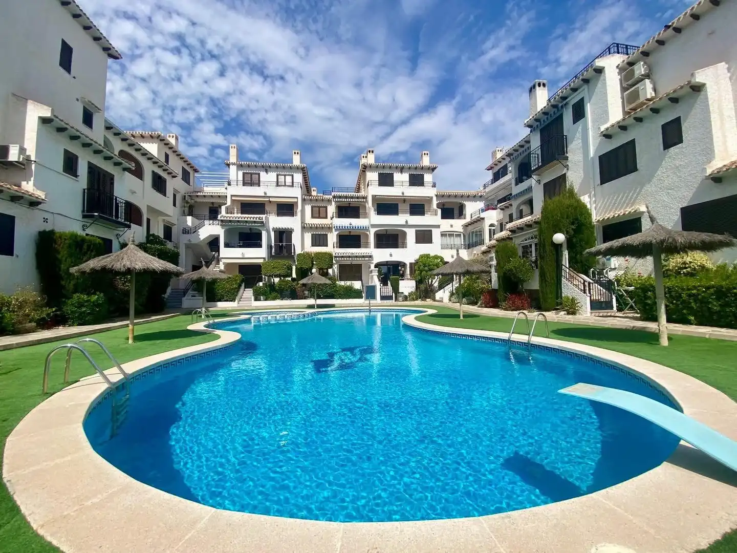 Piscina de Casa o xalet en venda en Orihuela