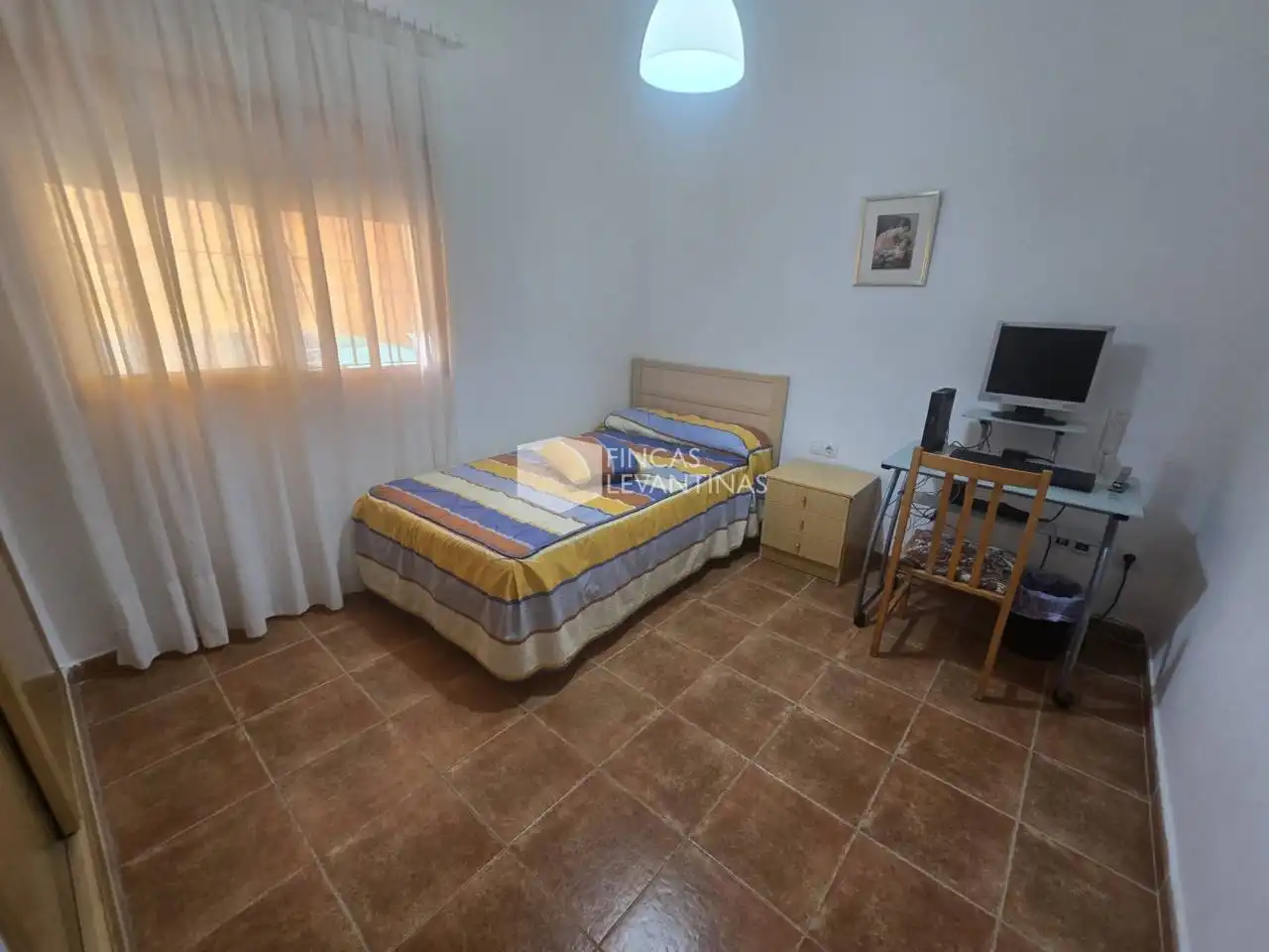 Dormitori de Casa o xalet en venda en Alicante / Alacant amb Jardí privat, Terrassa i Piscina