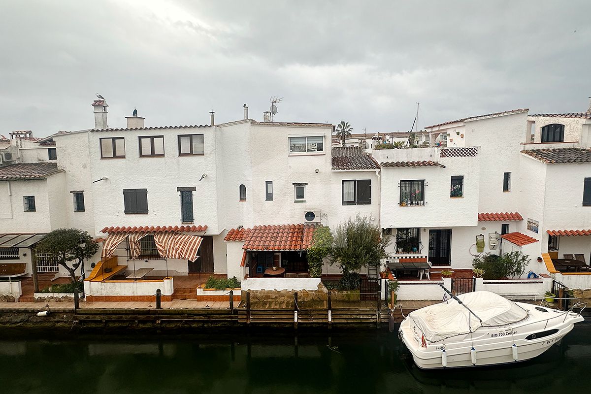 Vista exterior de Pis en venda en Empuriabrava amb Terrassa