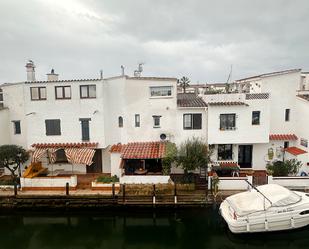 Vista exterior de Pis en venda en Empuriabrava amb Terrassa