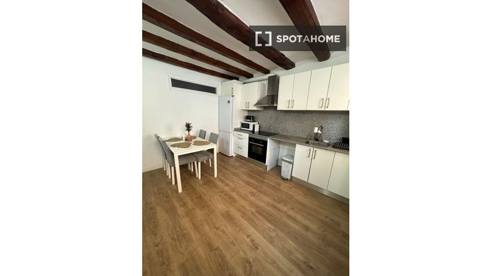 Vista exterior de Piso de alquiler en  Barcelona Capital con Aire acondicionado, Calefacción y Amueblado