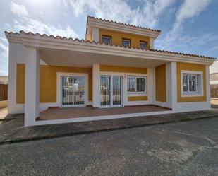 Vista exterior de Casa o xalet en venda en Lorca amb Calefacció, Jardí privat i Terrassa