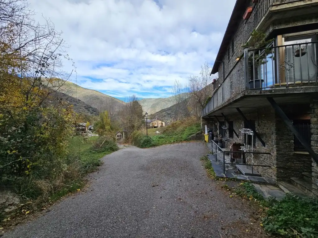 Casa o chalet en venta en Calle Nucleo De Altron, Sort